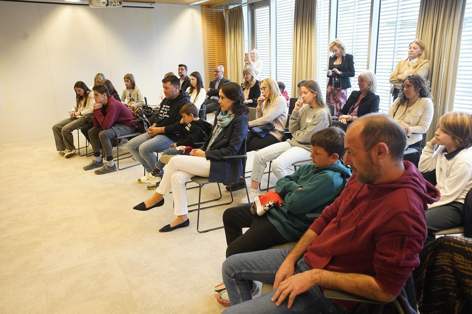 Girona seu Caixabank carrer de la Creu trobada Arthur Melo i Gazzaniga amb aficionats Meet and Green