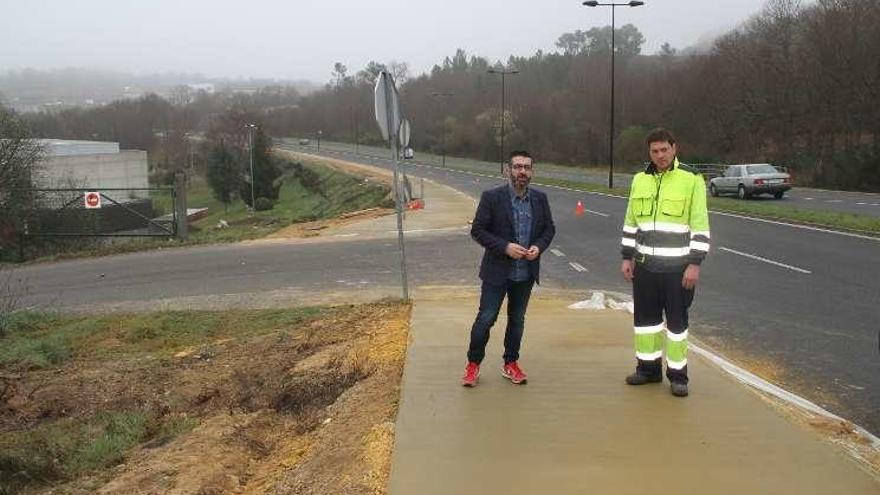 Francisco Vilariño supervisó ayer el fin de la actuación en la Rolda Leste.