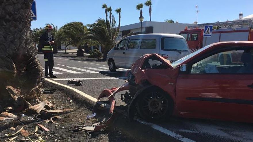 Tres heridos, dos de ellos niñas, tras chocar con una palmera en Lanzarote