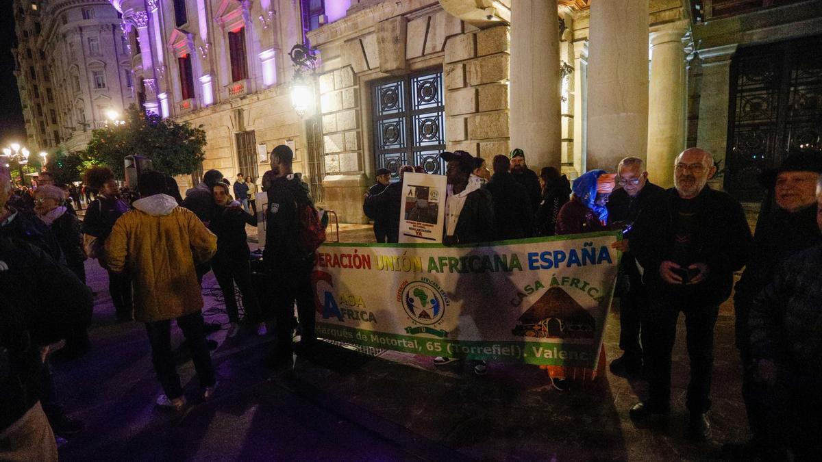 Concentración en València por la muerte de un migrante en la vieja fábrica de Benimaclet.