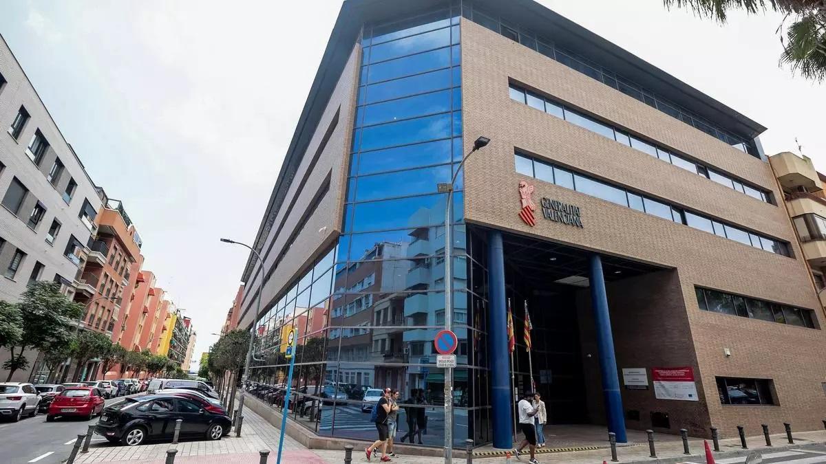 El edificio que alberga los juzgados de lo Social de Alicante.