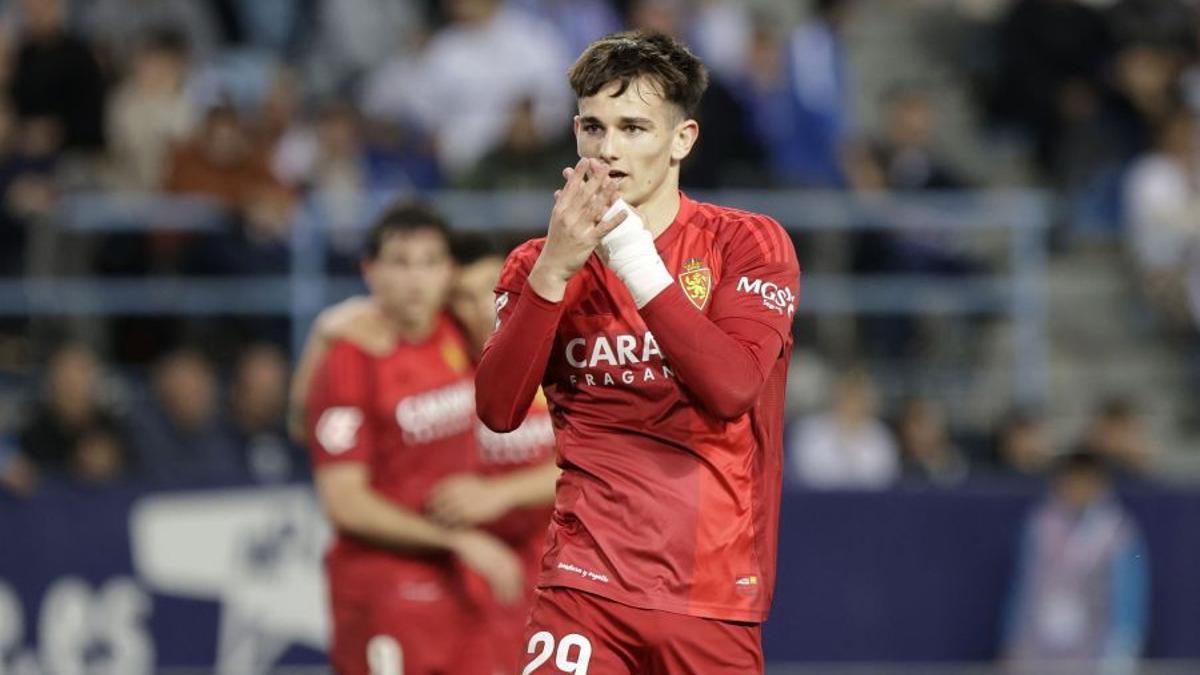 Pau Sans celebra el gol marcado en La Rosaleda contra el Málaga.