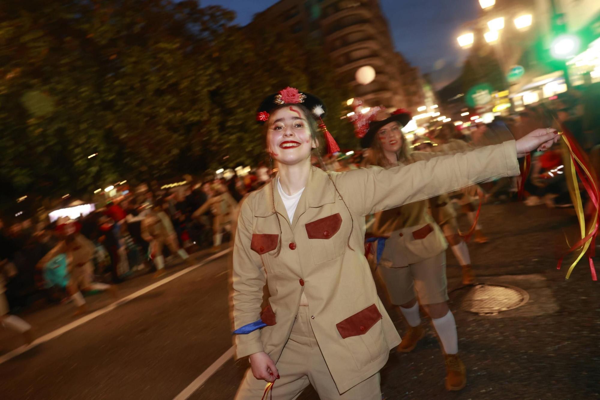 EN IMÁGENES: El Carnaval llena de color y alegría las calles de Oviedo