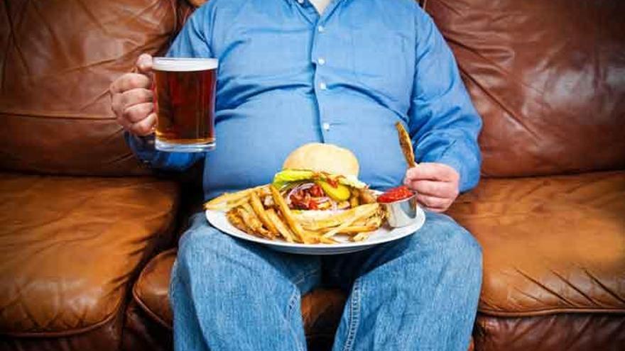 Moderar el consumo de alimentos grasos es una de las claves.