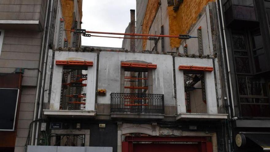 Edificio número 9 de plaza de Ourense, en su estado actual.