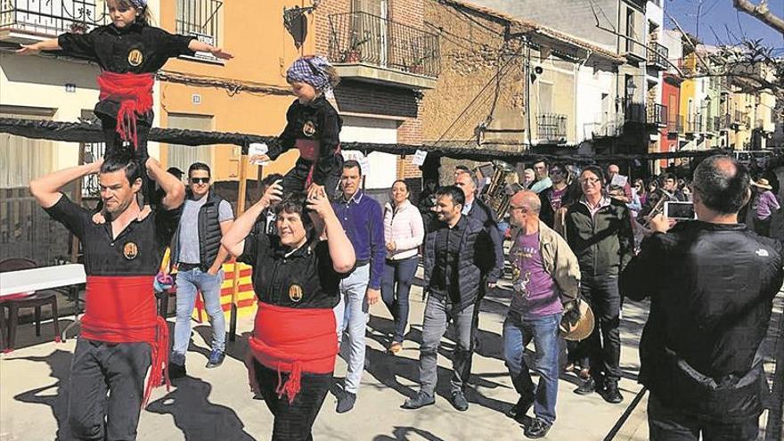 La Festa per la Llengua recorre las calles de Vilanova d’Alcolea