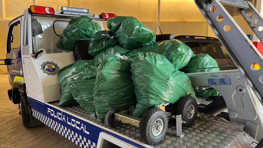 Detienen a dos albanos cuando transportaban 63 kilos de marihuana en bolsas de basura en San Miguel de Salinas