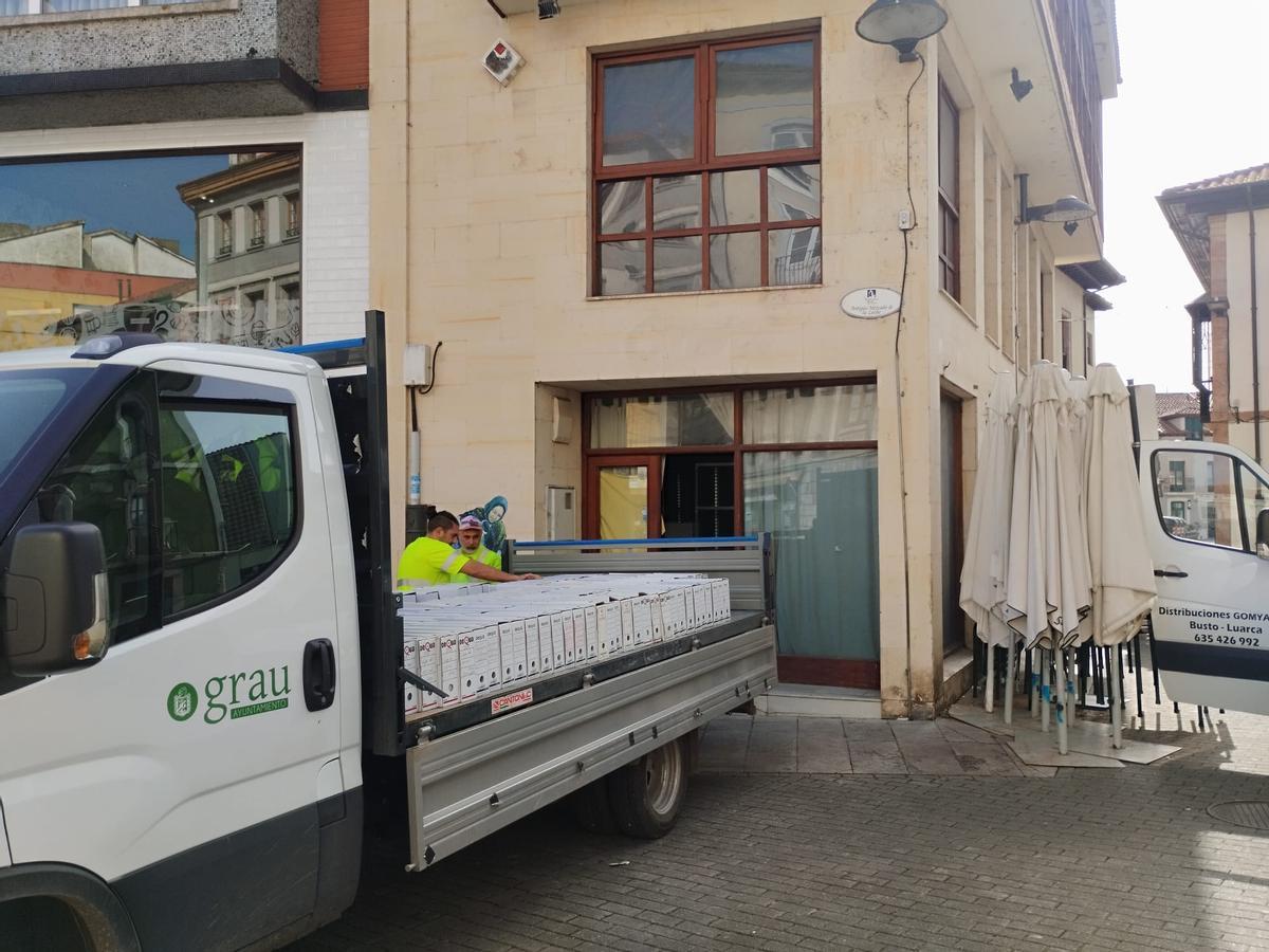 El traslado del Archivo Municipal de Grado, en imágenes.