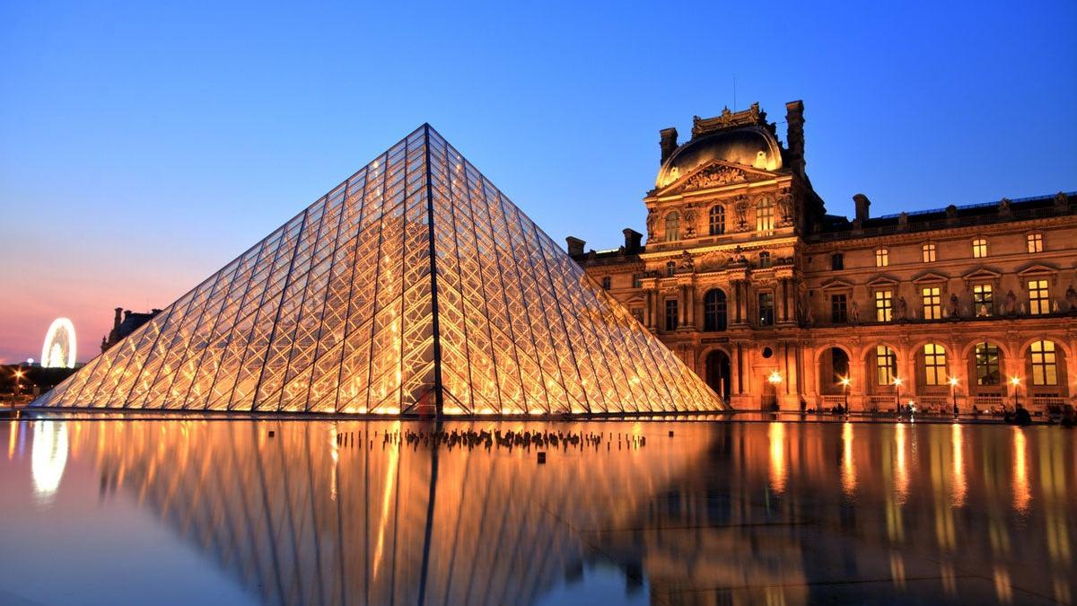 Pirámide Louvre