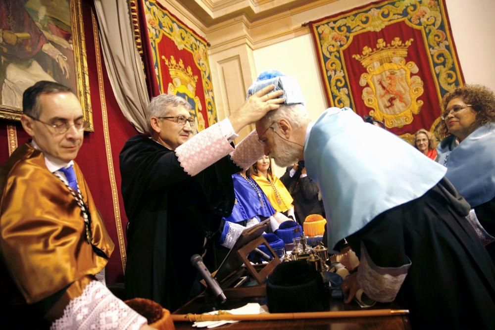 Solemne Acto de Investidura como Doctor Honoris Causa de Francesco Tonucci en la Universidad de Oviedo