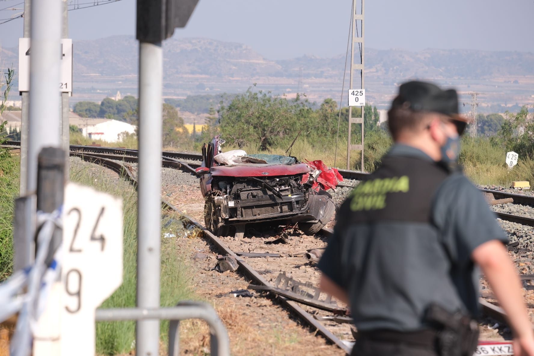 Accidente mortal en Novelda: un tren arrolla a cuatro personas que viajaban en un coche