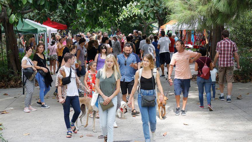 La tercera Fira Animalista congrega a los amantes de los animales en València