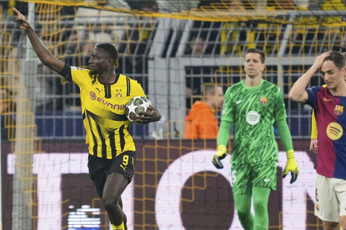 Dortmunds Serhou Guirassy, left, celebrates after scoring the opening goal during the Champions League quarterfinals second leg soccer match between Borussia Dortmund and Barcelona, at the Signa-Iduna Park in Dortmund, Germany, Tuesday, April 15, 2025. (AP Photo/Martin Meissner). EDITORIAL USE ONLY/ONLY ITALY AND SPAIN