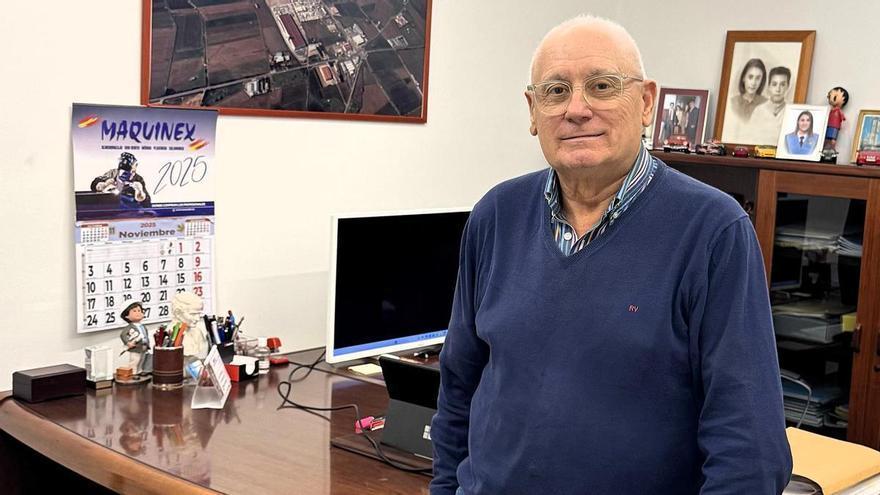Joaquín Pérez Arroyo, en su despacho de Puebla de la Calzada.