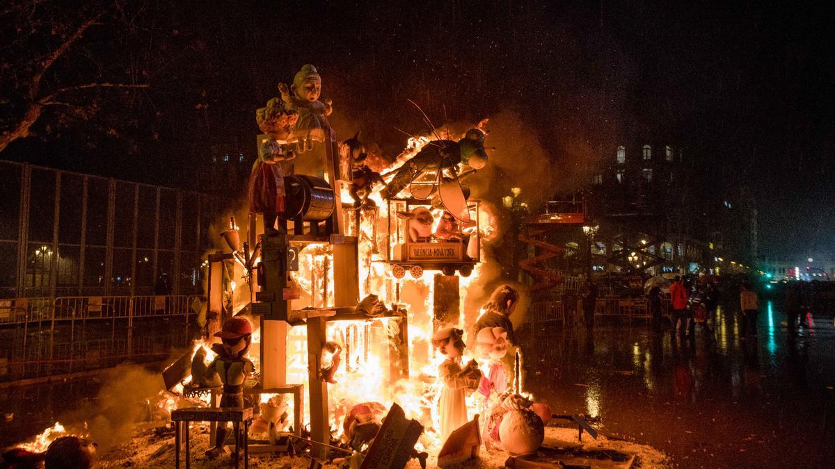 Cremà de la falla infantil municipal de las Fallas 2022