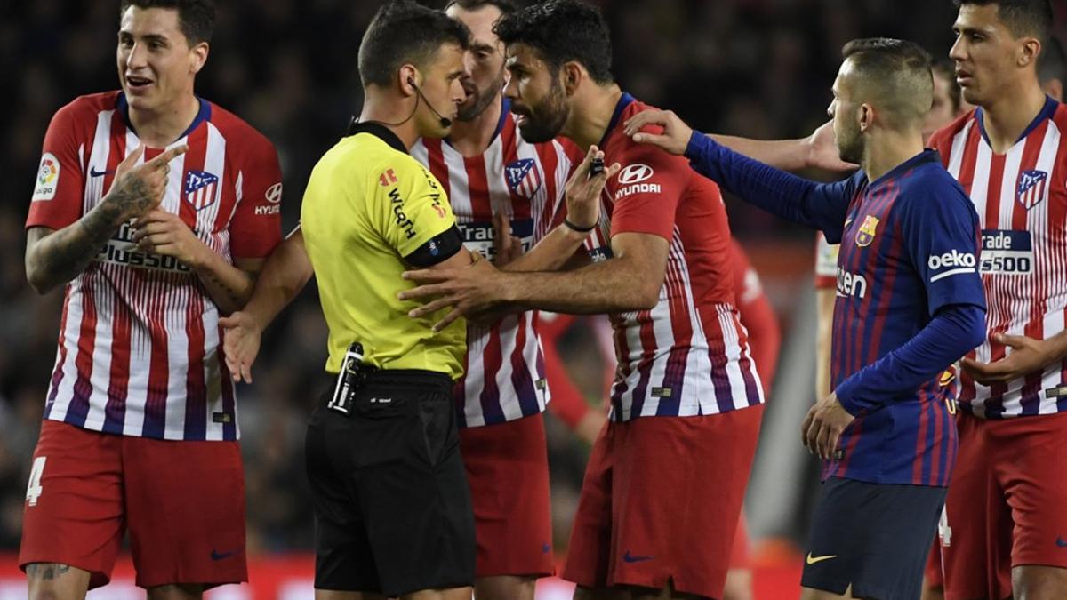 El extremeño expulsó a Costa en el último Barça-Atlético