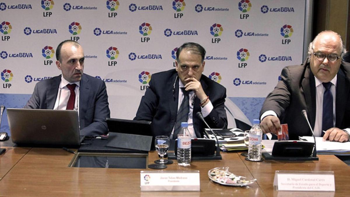 Javier Gómez Molina, Javier Tebas Medrano y Carlos del Campo, durante la Asamblea general Ordinaria.