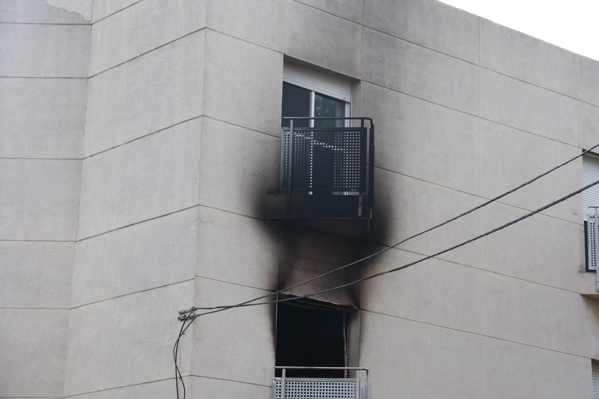 Las huella del incendio de la residencia de Moncada a la luz del día