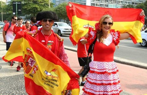 Aficionados de España y de Chile, en Maracaná