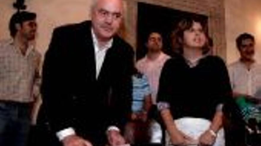 Domínguez y Díaz acuerdan el pacto municipal tras la ruptura del PP