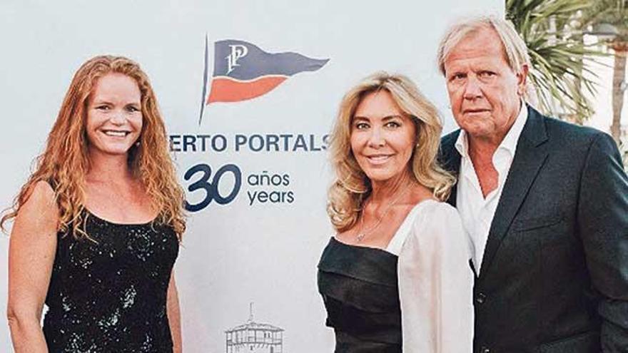 Norma Duval brindó por el treinta aniversario de Puerto Portals