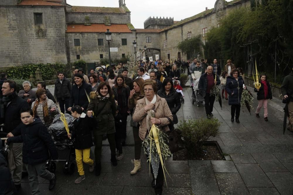 Semana Santa en Arousa 2016 | La lluvia desluce el Domingo de Ramos en Vilagarcía