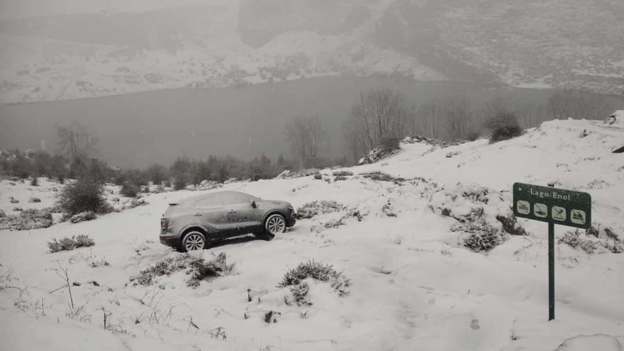 La bonita imagen de los Lagos que deja la nevada en Picos