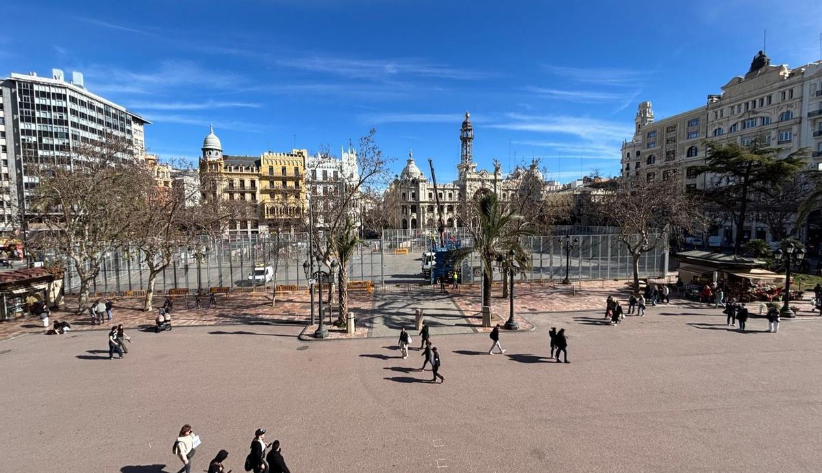 El vallado, desde el balcón municipal