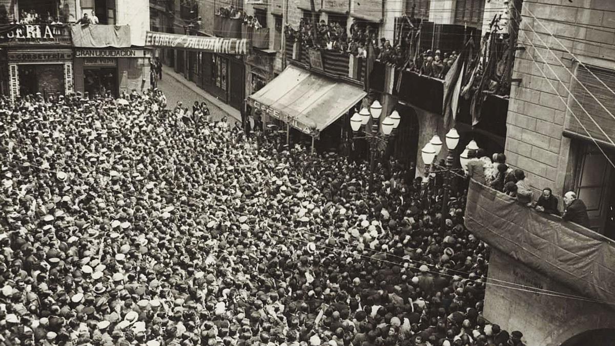 5 La plaça del Vi, plena a vessar, durant el discurs del president de la Generalitat. F  | AJUNTAMENT DE GIRONA/CRDI/JOSEP MARIA SAGARRA