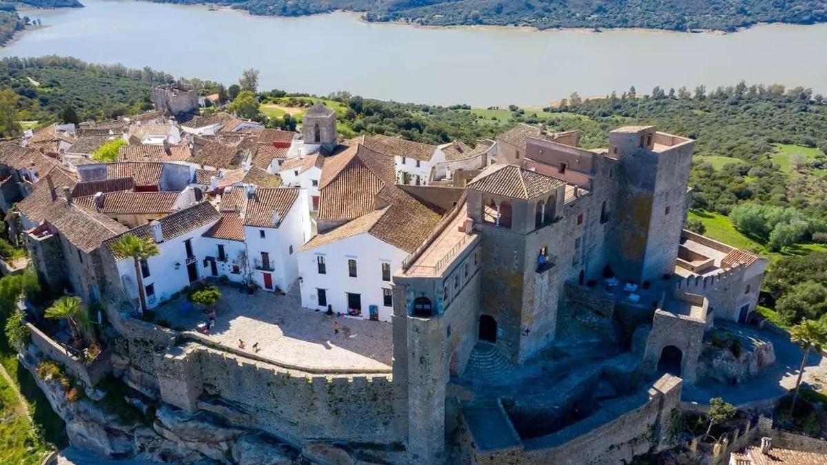 Este es el pueblo andaluz que se encuentra dentro de un castillo.