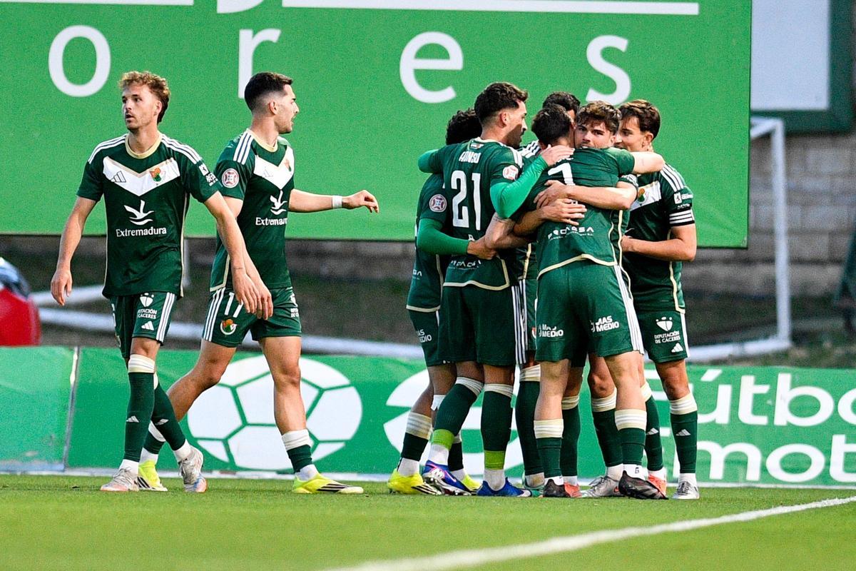 Celebración de uno de los tantos de Javi Ajenjo.