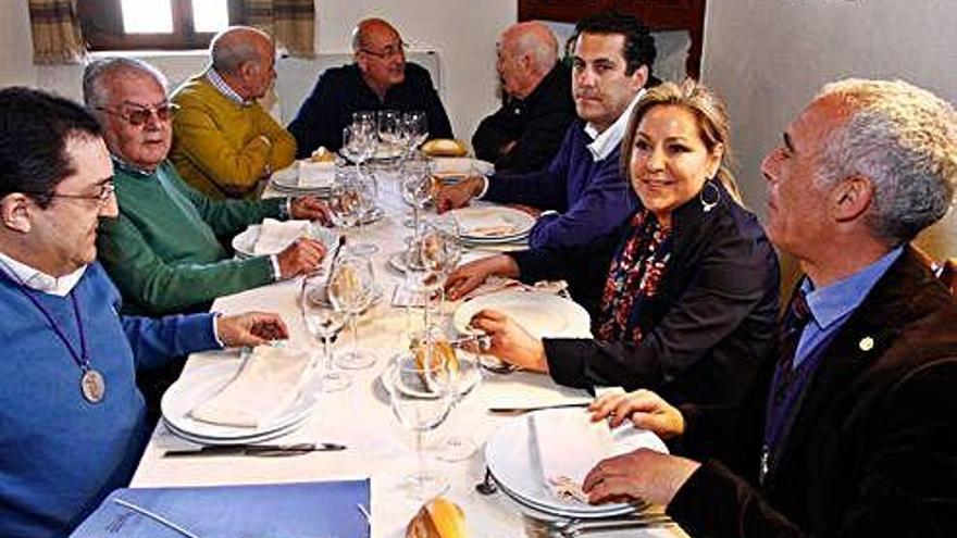 Rosa Valdeón fue la primera mujer que entró en el comedor de Valderrey, como alcaldesa.