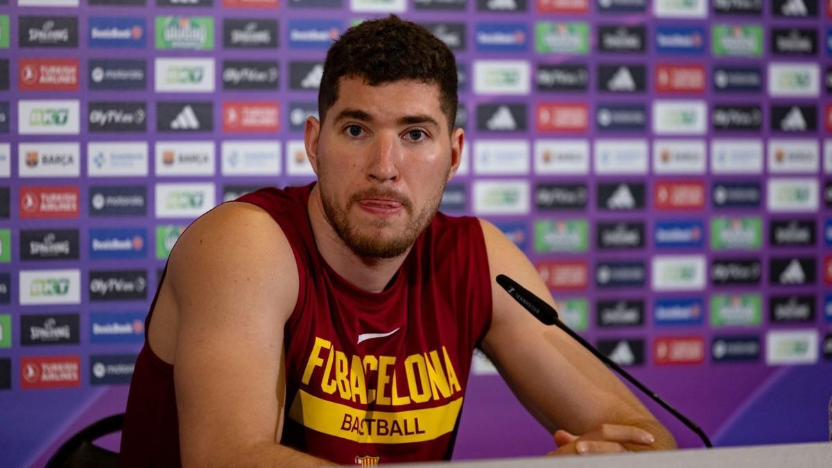 Joel Parra, en rueda de prensa