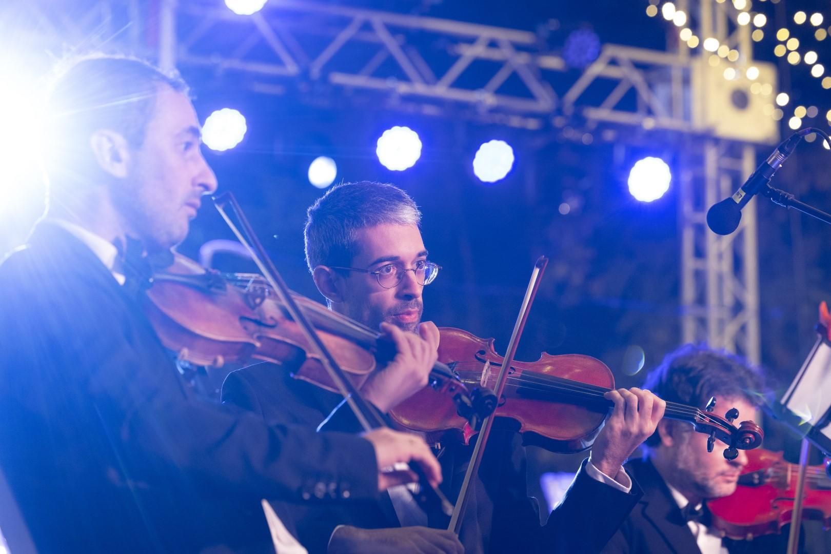 La fiesta de encendido del alumbrado especial de fiestas patronales y Navidad de Torrevieja, en imágenes