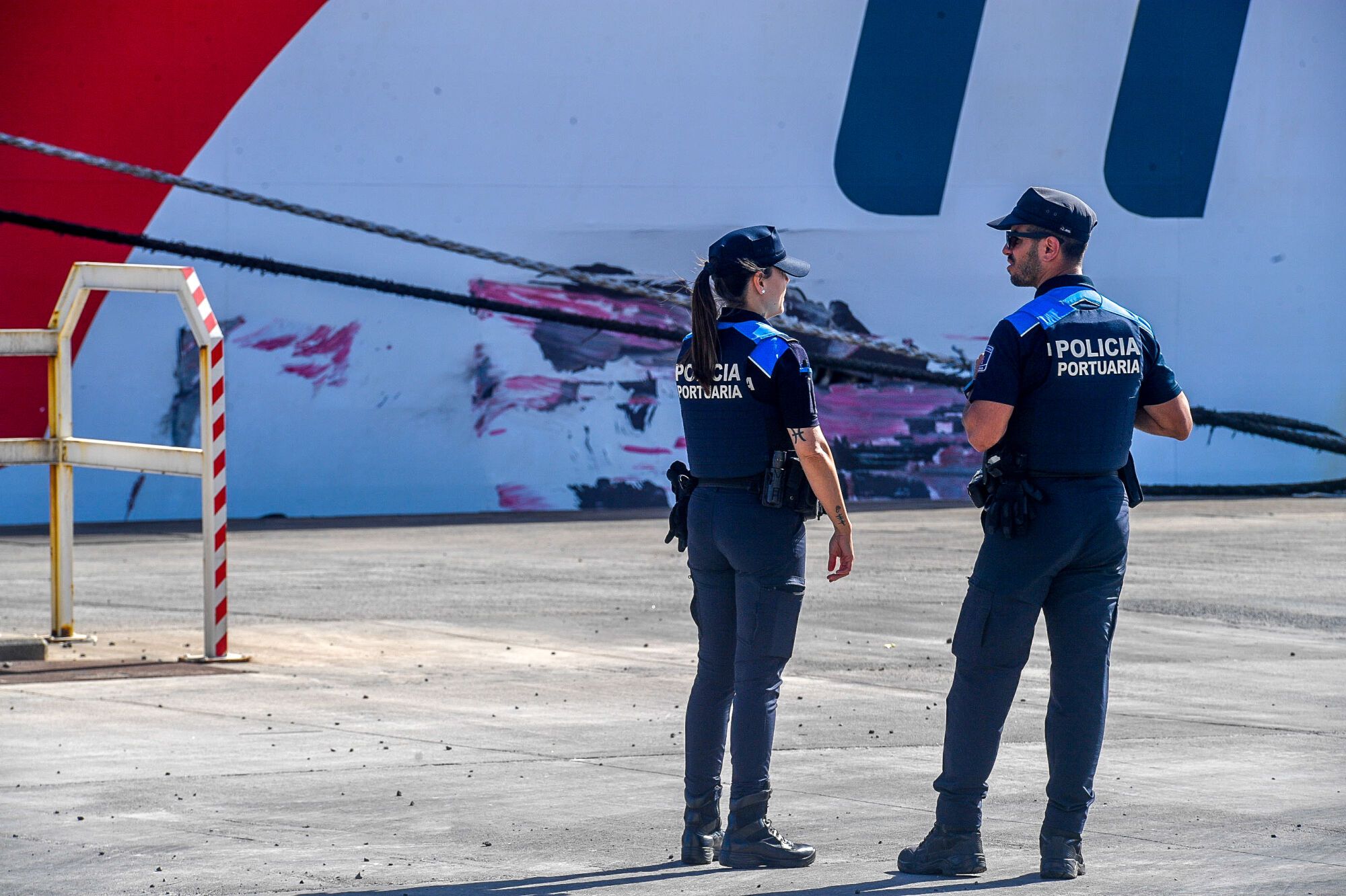 Un barco de Naviera Armas-Trasmediterránea impacta contra un muelle en el Puerto de Las Palmas