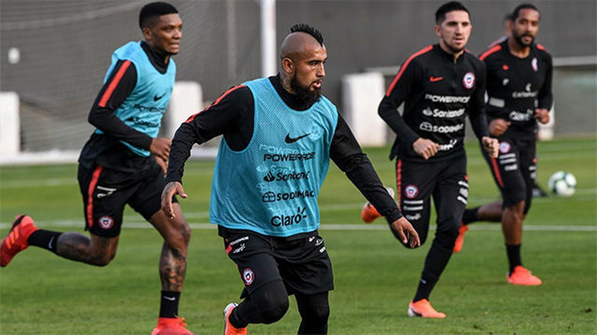 La selección chilena ya entrena al completo