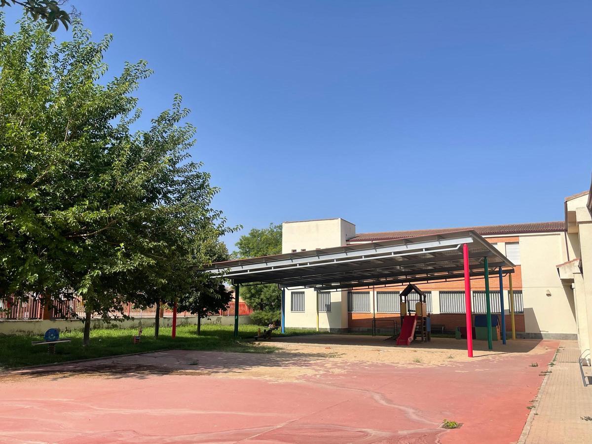 Uno de los patios exteriores del CEIP Nuestra Señora de la Paz de Villaralbo.