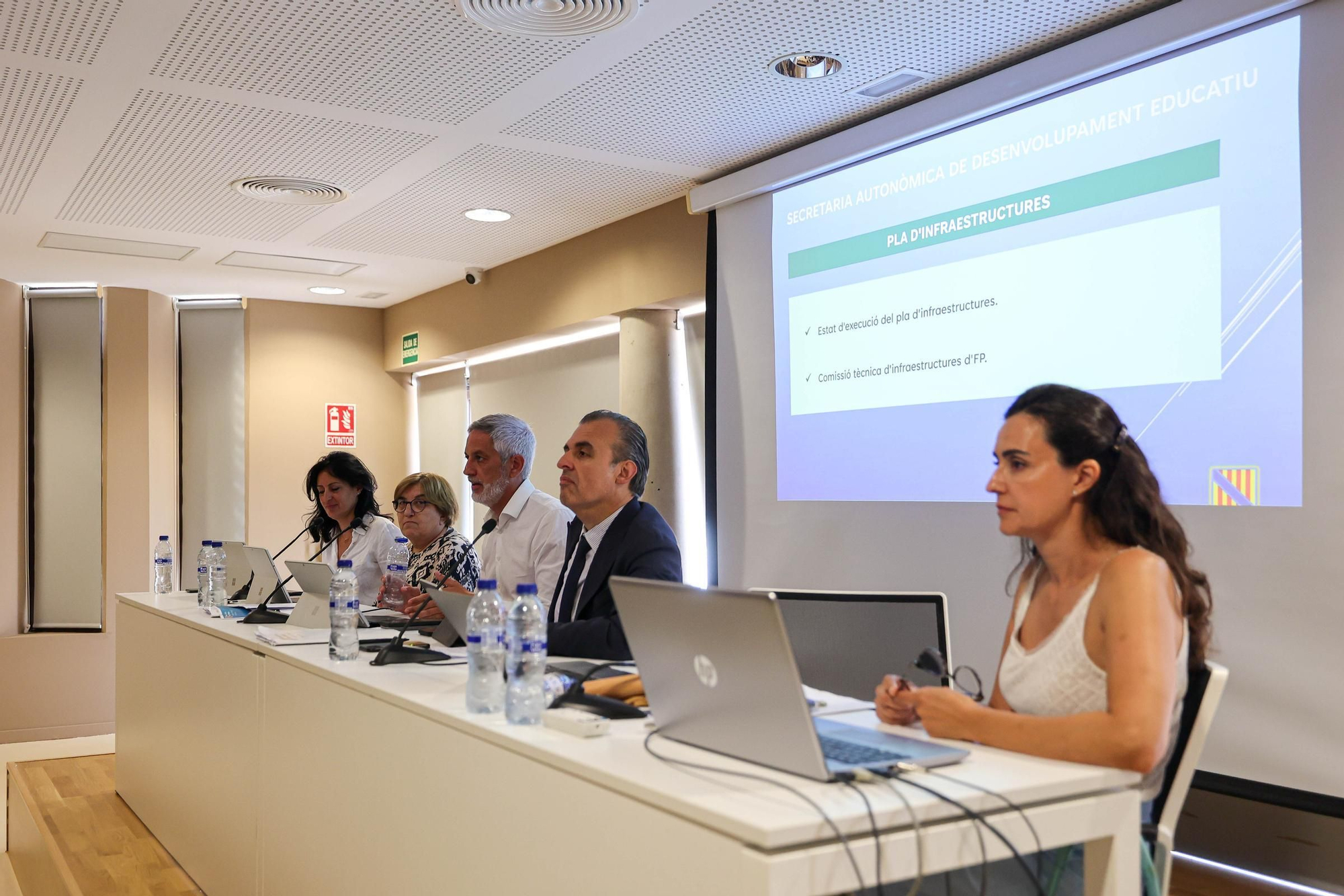 Galería: Imágenes de la reunión del conseller de Educación con los directores de los centros de Ibiza y Formentera