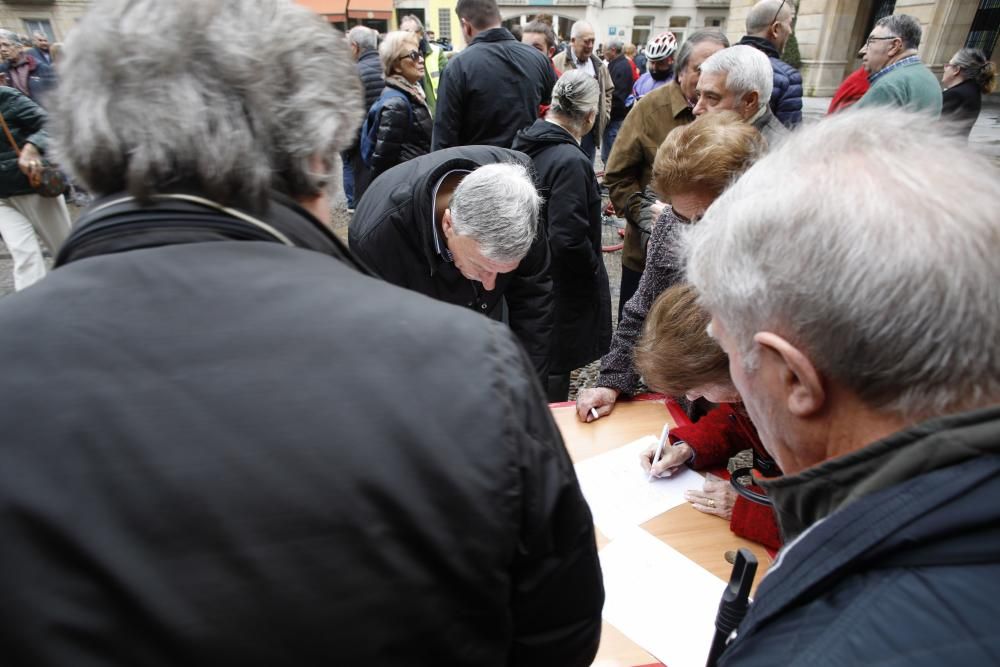 La defensa de la Universidad Laboral como Patrimonio mundial toma la calle