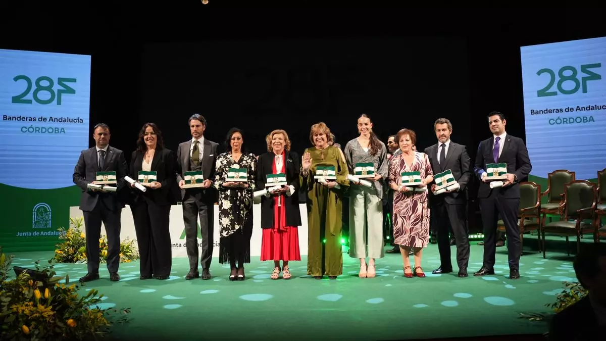 Córdoba premia "talento, futuro y solidaridad" en la entrega de las Banderas de Andalucía 2025