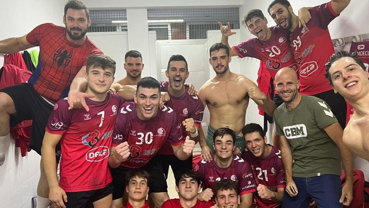 El Cajasur celebra la victoria ante el Pozuelo.