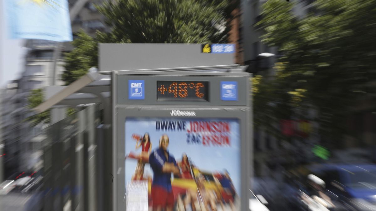 Los termómetros de las marquesinas comienzan a recalentarse.