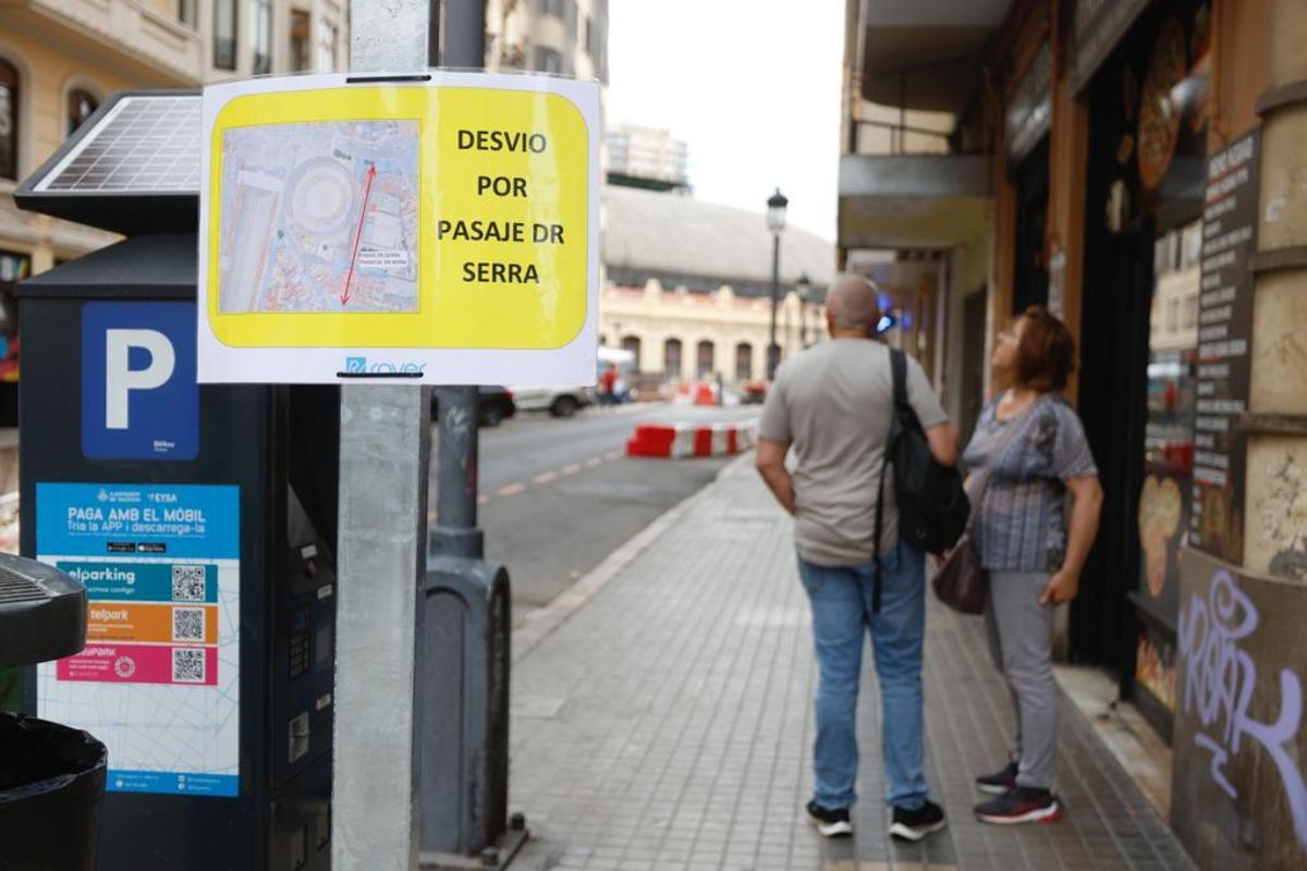 Comerciantes y vecinos, en pie de guerra por el corte de la calle Alicante