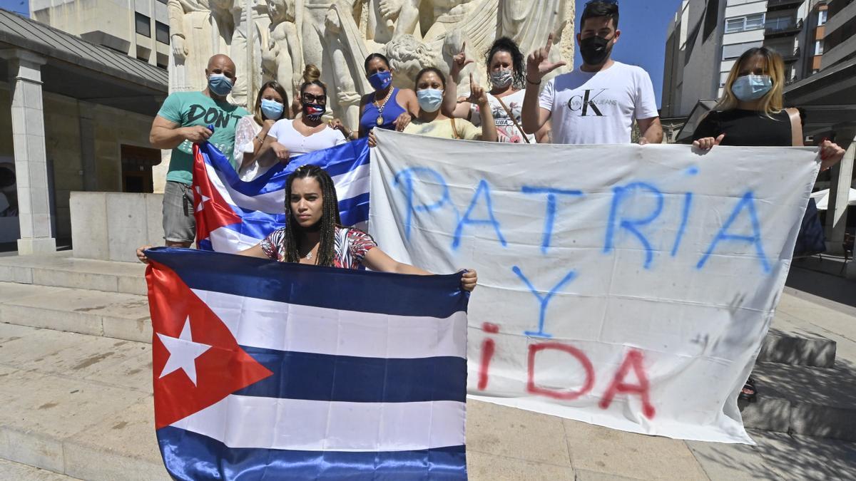 Los cubanos de Castelló alzan la voz por la libertad de sus familias.