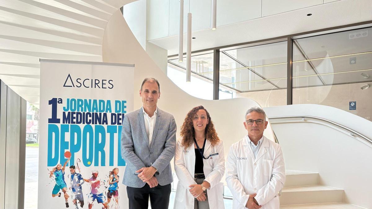 De izquierda a derecha, el director general de Deportes de la Generalitat Valenciana, Luis Cervera; la Dra. Irene Montoro, especialista en Medicina del Deporte en Ascires; y el Dr. Miguel Ángel Buil, jefe de la Unidad de Medicina del Deporte de Ascires y presidente del Comité Organizador de las jornadas.