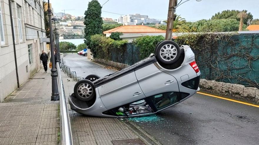 Emergencias atiende diez incidencias de caída de árboles en Oleiros en una sola mañana