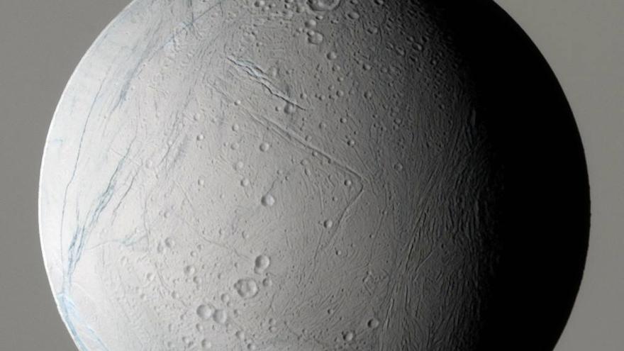 Nuevos datos indican que la luna de Saturno Encélado contiene un océano habitable