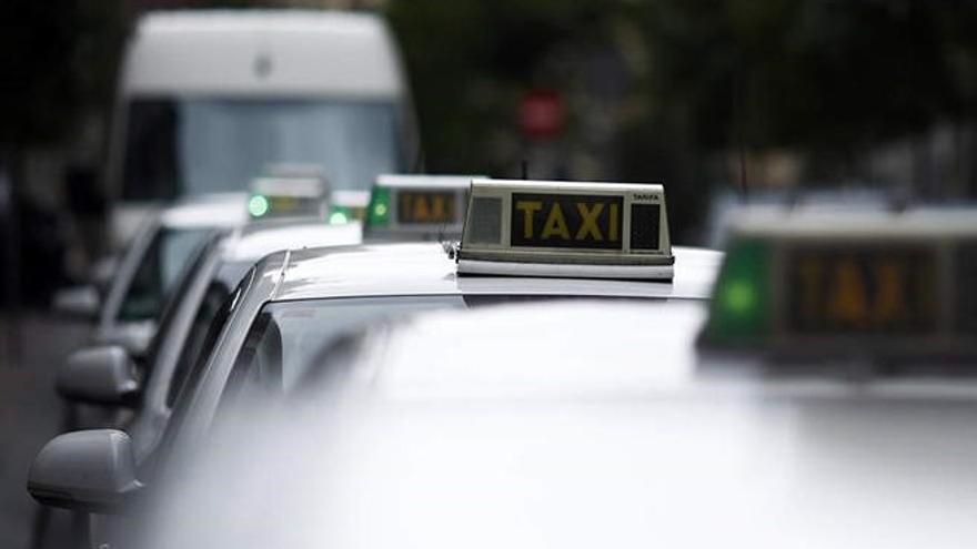 Los taxis podrán llamarse a través de una app a partir del verano de 2019