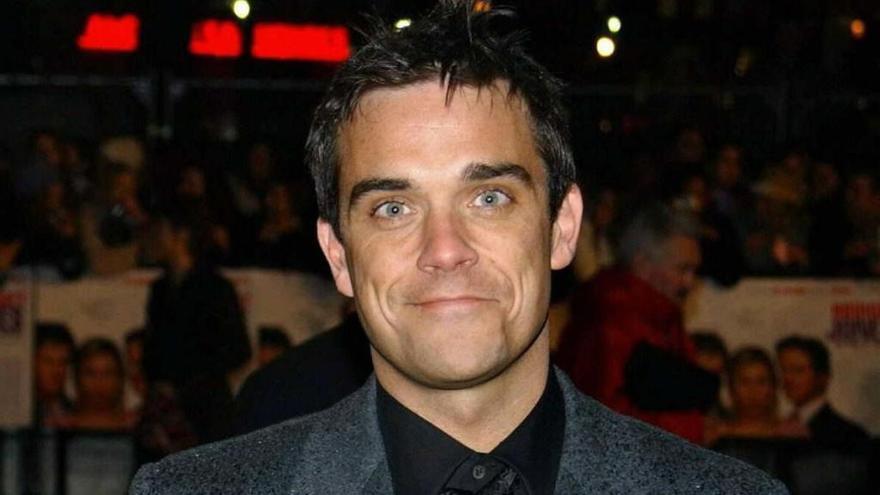 Robbie Williams se desnuda para felicitar la Navidad