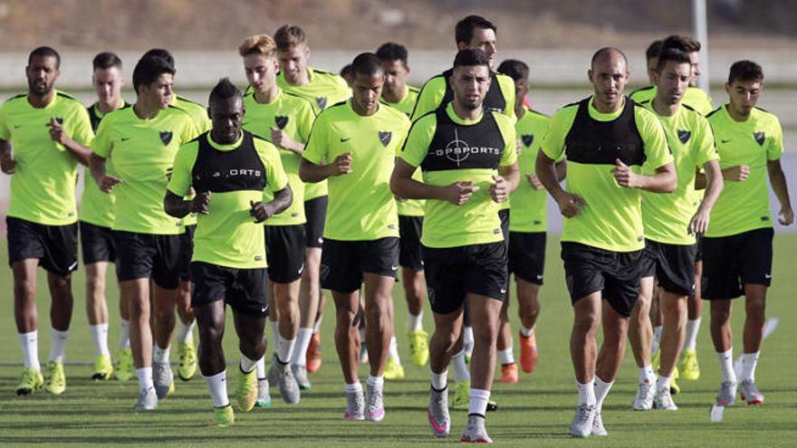 El Málaga se entrena estos días en el Estadio de Atletismo con la mirada puesta en el inicio de Liga.